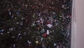 ПРЕТИ ИМ КАЗНА ОД 10.000 ДИНАРА: Несавесни грађани Миријева бацају смеће „из фотеље“ ПРЕТИ ИМ КАЗНА ОД 10.000 ДИНАРА: Несавесни грађани Миријева бацају смеће „из фотеље“