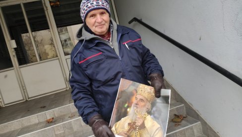 МУРАЛ СА СЛИКОМ ПАТРИЈАРХА ИРИНЕЈА: Зрењанинци одају почаст недавно преминулом поглавару Српске православне цркве МУРАЛ СА СЛИКОМ ПАТРИЈАРХА ИРИНЕЈА: Зрењанинци одају почаст недавно преминулом поглавару Српске православне цркве