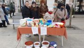 НОВАЦ ИДЕ ДЕЦИ СМЕДЕРЕВСКА ПАЛАНКА: Председник општине откупио хуманитарну поставку НОВАЦ ИДЕ ДЕЦИ СМЕДЕРЕВСКА ПАЛАНКА: Председник општине откупио хуманитарну поставку