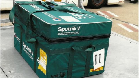 СПУТЊИК В ВЕЋ ТРЕЋИ ДАН НА АЕРОДРОМУ: Пошиљка руских вакцина Сарајеву чека царинску процедуру СПУТЊИК В ВЕЋ ТРЕЋИ ДАН НА АЕРОДРОМУ: Пошиљка руских вакцина Сарајеву чека царинску процедуру