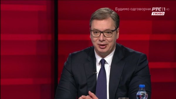 ДРЖАВА ПОМАЖЕ У ЛЕЧЕЊУ БОЛЕСНЕ ДЕЦЕ: Вучић открио да се телефоном чуо са мајком мале Анике ДРЖАВА ПОМАЖЕ У ЛЕЧЕЊУ БОЛЕСНЕ ДЕЦЕ: Вучић открио да се телефоном чуо са мајком мале Анике