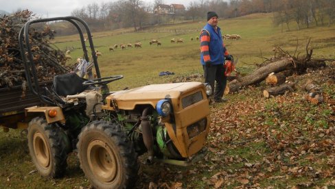 IZ ŠAPCA POBEGAO OD TRI ZORKE: Kako živi Miroslav Đurović iz Nikolića kod Rudog IZ ŠAPCA POBEGAO OD TRI ZORKE: Kako živi Miroslav Đurović iz Nikolića kod Rudog