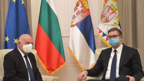 ВУЧИЋ И ВЛАЈКОВ: Председник Србије примио у опроштајну посету амбасадора Републике Бугарске (ФОТО) ВУЧИЋ И ВЛАЈКОВ: Председник Србије примио у опроштајну посету амбасадора Републике Бугарске (ФОТО)
