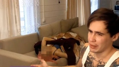 (УЗНЕМИРУЈУЋИ ВИДЕО) УБИО ТРУДНУ ДЕВОЈКУ У УЖИВО ПРЕНОСУ: „За чиме да жалим? Нисам ништа урадио!” (УЗНЕМИРУЈУЋИ ВИДЕО) УБИО ТРУДНУ ДЕВОЈКУ У УЖИВО ПРЕНОСУ: „За чиме да жалим? Нисам ништа урадио!”