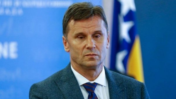 АФЕРА РЕСПИРАТОРИ: Оптужени премијер, министарка и бизнисмен (ФОТО) АФЕРА РЕСПИРАТОРИ: Оптужени премијер, министарка и бизнисмен (ФОТО)