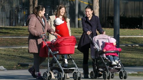 NOVAC NA RAČUNU U PONEDELJAK I UTORAK: Počinje isplata socijalnih davanja za oktobar mesec NOVAC NA RAČUNU U PONEDELJAK I UTORAK: Počinje isplata socijalnih davanja za oktobar mesec