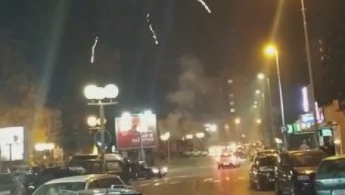 VATROMET U BERANAMA: Građani slave izbor nove Vlade Crne Gore (VIDEO) VATROMET U BERANAMA: Građani slave izbor nove Vlade Crne Gore (VIDEO)