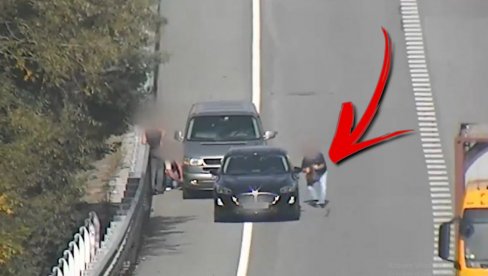 HIT SNIMAK SRPSKE BANDE KOJA HARA ŠPANSKIM DRUMOVIMA: Lepa devojka namami žrtvu, a onda kreće otimanje (VIDEO) HIT SNIMAK SRPSKE BANDE KOJA HARA ŠPANSKIM DRUMOVIMA: Lepa devojka namami žrtvu, a onda kreće otimanje (VIDEO)