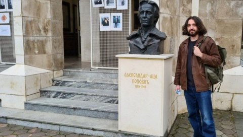 БИСТА ВОЉЕНОМ АЦИ: Убљани се одужили великом драмском писцу Александру Поповићу БИСТА ВОЉЕНОМ АЦИ: Убљани се одужили великом драмском писцу Александру Поповићу
