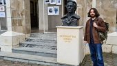 БИСТА ВОЉЕНОМ АЦИ: Убљани се одужили великом драмском писцу Александру Поповићу БИСТА ВОЉЕНОМ АЦИ: Убљани се одужили великом драмском писцу Александру Поповићу