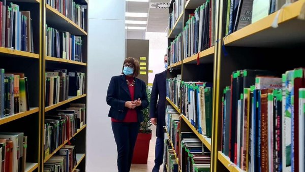 УВЕЋАЊЕ БУЏЕТА ЗА КУЛТУРУ: Министарка Маја Гојковић посетила Чачак УВЕЋАЊЕ БУЏЕТА ЗА КУЛТУРУ: Министарка Маја Гојковић посетила Чачак
