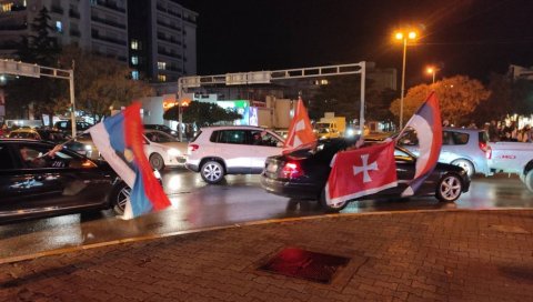 СЛАВИЛИ И БАРАНИ: Колоне возила, заставе, сирене и ватромет у част формирања Владе Црне Горе (ФОТО) СЛАВИЛИ И БАРАНИ: Колоне возила, заставе, сирене и ватромет у част формирања Владе Црне Горе (ФОТО)