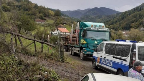 SEKU ŠUME I KRVNIČKI TUKU GRAĐANE: Predsednik MZ Kaludra kod Berana na meti nasilnika SEKU ŠUME I KRVNIČKI TUKU GRAĐANE: Predsednik MZ Kaludra kod Berana na meti nasilnika