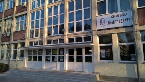 НАЈАВЉУЈУ КОНТРОЛНЕ, А НЕ ПРЕДАЈУ: Родитељи ђака ОШ Иван Гундулић тврде да деца немају часове, директор демантује НАЈАВЉУЈУ КОНТРОЛНЕ, А НЕ ПРЕДАЈУ: Родитељи ђака ОШ Иван Гундулић тврде да деца немају часове, директор демантује