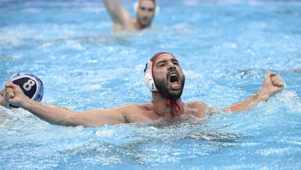 ШПАНЦИ БЕЗ ФАМЕРЕ: Селектор црвене фурије Давид Мартин на ЕП за ватерполисте повешће 17-годишњег Биела Гомилу ШПАНЦИ БЕЗ ФАМЕРЕ: Селектор црвене фурије Давид Мартин на ЕП за ватерполисте повешће 17-годишњег Биела Гомилу