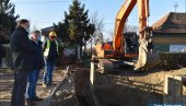 ХАВАРИЈА КАНАЛИЗАЦИОНЕ МРЕЖЕ У ЗРЕЊАНИНУ: Салапура - Радови готови за десетак дана ХАВАРИЈА КАНАЛИЗАЦИОНЕ МРЕЖЕ У ЗРЕЊАНИНУ: Салапура - Радови готови за десетак дана