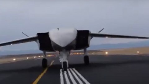 КИНЕСКИ ХИПЕРСОНИЧНИ WZ-8 ПАРКИРАН ИСПРЕД ХАНГАРА: Најновија шпијунски дрон наводно примећена на сателитском снимку (ФОТО/ВИДЕО) КИНЕСКИ ХИПЕРСОНИЧНИ WZ-8 ПАРКИРАН ИСПРЕД ХАНГАРА: Најновија шпијунски дрон наводно примећена на сателитском снимку (ФОТО/ВИДЕО)