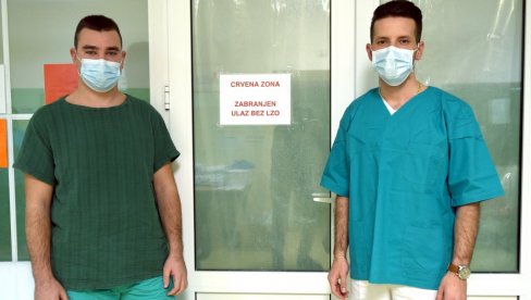 ГЛЕДАМО СМРТИ У ОЧИ ОСАМ МЕСЕЦИ: Немања и Милош у смени од по 12 сати - Опет смо интубирали пацијента, види им се страх у очима ГЛЕДАМО СМРТИ У ОЧИ ОСАМ МЕСЕЦИ: Немања и Милош у смени од по 12 сати - Опет смо интубирали пацијента, види им се страх у очима