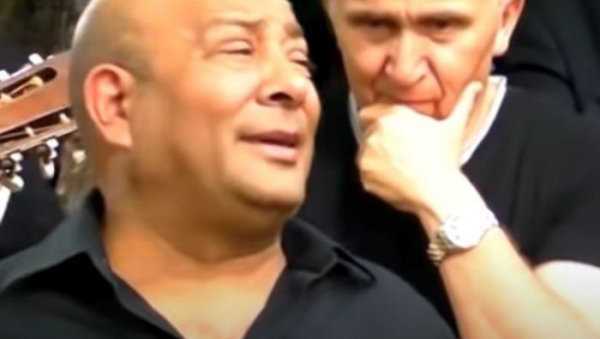 ДА СЕ НАЈЕЖИШ! Овако је Џеј у сузама певао на сахрани Николе Бојовића (ВИДЕО) ДА СЕ НАЈЕЖИШ! Овако је Џеј у сузама певао на сахрани Николе Бојовића (ВИДЕО)