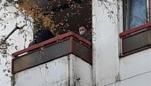 PRVE SLIKE ISPRED ZGRADE POKOJNOG DŽEJA: Hitna pomoć upravo otišla (FOTO) PRVE SLIKE ISPRED ZGRADE POKOJNOG DŽEJA: Hitna pomoć upravo otišla (FOTO)