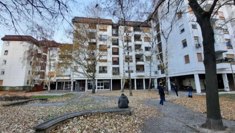 ПОТРЕСНО: Из стана где је умро Џеј чују се јецаји, форензичари управо напустили кућу преминулог певача (ВИДЕО) ПОТРЕСНО: Из стана где је умро Џеј чују се јецаји, форензичари управо напустили кућу преминулог певача (ВИДЕО)
