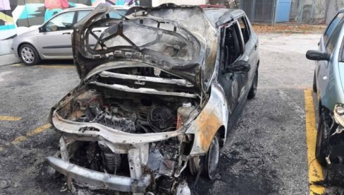 ПОЖАР НА ОПШТИНСКОМ ПАРКИНГУ У ЦЕНТРУ ЧАЧКА: Аутомобил инспектора изгорео у потпуности ПОЖАР НА ОПШТИНСКОМ ПАРКИНГУ У ЦЕНТРУ ЧАЧКА: Аутомобил инспектора изгорео у потпуности