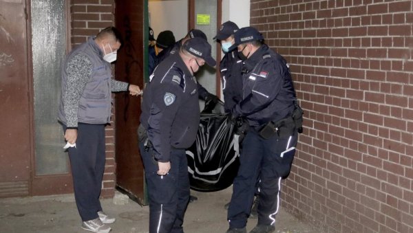 ТУЖНЕ СЛИКЕ СА ДОРЋОЛА: Џеј Рамадановски изнет из стана у којем је преминуо, тело фолкера преузели погребници (ФОТО) ТУЖНЕ СЛИКЕ СА ДОРЋОЛА: Џеј Рамадановски изнет из стана у којем је преминуо, тело фолкера преузели погребници (ФОТО)