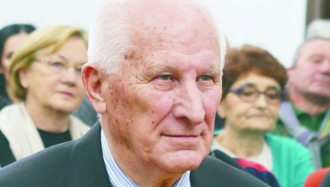 ПРИГРЛИЛА СВОЈЕ ЂАКЕ: Матија Бећковић о 150 година Ваљевске гимназије ПРИГРЛИЛА СВОЈЕ ЂАКЕ: Матија Бећковић о 150 година Ваљевске гимназије
