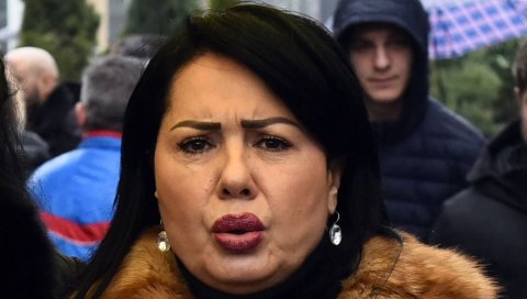 ЗЛАТА ПЕТРОВИЋ ЗАВРШИЛА У ХИТНОЈ: Огласила и открила са ким се налази ЗЛАТА ПЕТРОВИЋ ЗАВРШИЛА У ХИТНОЈ: Огласила и открила са ким се налази