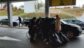 АНДРЕА СТИГЛА У БЕОГРАД: Повређена Српкиња се вратила кући (ВИДЕО) АНДРЕА СТИГЛА У БЕОГРАД: Повређена Српкиња се вратила кући (ВИДЕО)