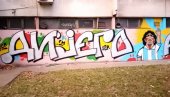 MURAL MARADONI U MIRJEVU: El Pibe završio na jednoj zgradi u Beogradu (FOTO) MURAL MARADONI U MIRJEVU: El Pibe završio na jednoj zgradi u Beogradu (FOTO)