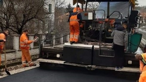 ZAVRŠENO ASFALTIRANJE PUTA U BELJAJKI: Opština Despotovac izdvojila oko 5 miliona dinara ZAVRŠENO ASFALTIRANJE PUTA U BELJAJKI: Opština Despotovac izdvojila oko 5 miliona dinara