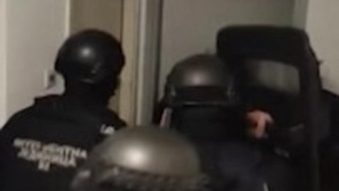 POLICIJA PRETRESLA ŠTEKOVE BELIVUKA I MILJKOVIĆA: Sprovedena velika akcija u Vrčinu - pronađeni dokazi i tragovi spaljivanja POLICIJA PRETRESLA ŠTEKOVE BELIVUKA I MILJKOVIĆA: Sprovedena velika akcija u Vrčinu - pronađeni dokazi i tragovi spaljivanja