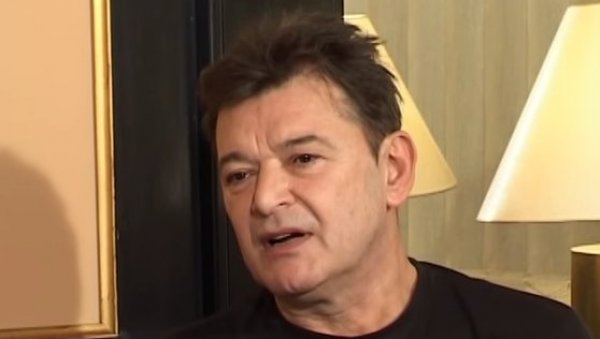ГОДИНАМА ЈЕ БОЛОВАО ОД ТУМОРА: Тихомир Арсић је своју бол занемаривао, јер је његова ћерка водила још тежу битку ГОДИНАМА ЈЕ БОЛОВАО ОД ТУМОРА: Тихомир Арсић је своју бол занемаривао, јер је његова ћерка водила још тежу битку