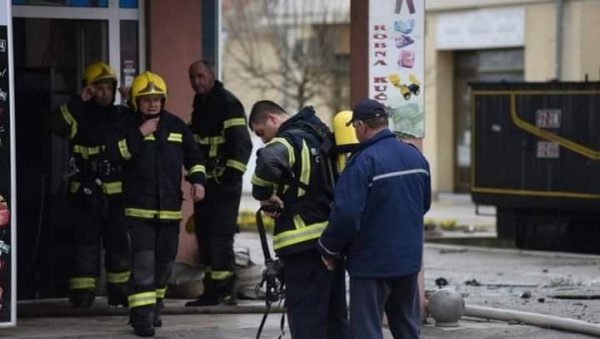 ГОРИ СТАН У НОВОМ САДУ: У току је евакуација станара ГОРИ СТАН У НОВОМ САДУ: У току је евакуација станара