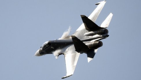 AМЕРИЧКИ ДРОН ИЗНАД ЦРНОГ МОРА: Подигнути руски Су-30