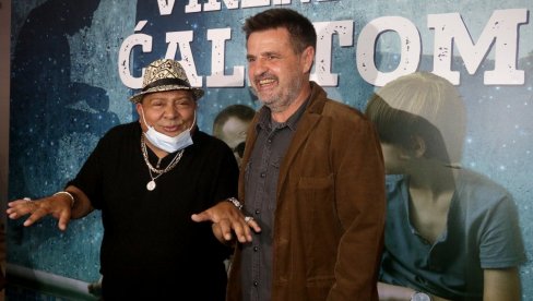 IGRAĆU, JER SAM ODRASTAO BEZ ĆALETA: Reditelj Miroslav Momčilović sarađivao sa pevačkom legendom u aktuelnom filmu IGRAĆU, JER SAM ODRASTAO BEZ ĆALETA: Reditelj Miroslav Momčilović sarađivao sa pevačkom legendom u aktuelnom filmu