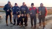 ЈАЧИ ОД ВЕТРА: Страственим пецарошима код Зрењанина ни кошава не смета ЈАЧИ ОД ВЕТРА: Страственим пецарошима код Зрењанина ни кошава не смета