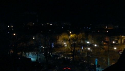SVI STE TU, A MENE S VAMA NEMA: Uspomena na DŽeja ne umire, Nedelja se još uvek ori Dorćolom! (VIDEO) SVI STE TU, A MENE S VAMA NEMA: Uspomena na DŽeja ne umire, Nedelja se još uvek ori Dorćolom! (VIDEO)