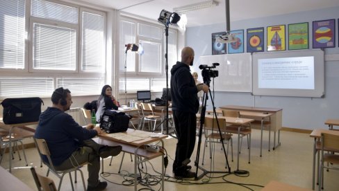 POPRAVLJAJU OCENE SLEDEĆE NEDELJE: Nastava pri kraju, pismeni zadaci odloženi za drugo polugodište POPRAVLJAJU OCENE SLEDEĆE NEDELJE: Nastava pri kraju, pismeni zadaci odloženi za drugo polugodište