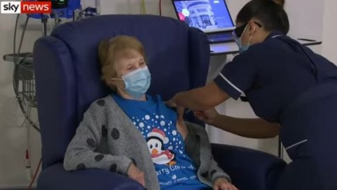 БАКА (90) ПРВА НА СВЕТУ ПРИМИЛА ФАЈЗЕРОВУ ВАКЦИНУ: Велика Британија започела вакцинацију против ковида-19 (ВИДЕО) БАКА (90) ПРВА НА СВЕТУ ПРИМИЛА ФАЈЗЕРОВУ ВАКЦИНУ: Велика Британија започела вакцинацију против ковида-19 (ВИДЕО)