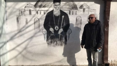 У ЧАСТ ПРЕМИНУЛОГ ПОГЛАВАРА СПЦ: На шеталишту у Пландишту осликан мурал патријарха Иринеја (ФОТО) У ЧАСТ ПРЕМИНУЛОГ ПОГЛАВАРА СПЦ: На шеталишту у Пландишту осликан мурал патријарха Иринеја (ФОТО)