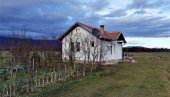 JOŠ JEDAN NAPAD NA SRBE POVRATNIKE NA KiM: Radoju nasilnik provalio u kuću i nožem nasrnuo na njega! (FOTO)