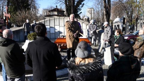 ГОНИЛИ СУ ГА ХАЈКАЧИ КАО ИЗ ЊЕГОВОГ РОМАНА: У Алеји заслужних грађана, сахрањен писац Бранимир Шћепановић (1937-2020) ГОНИЛИ СУ ГА ХАЈКАЧИ КАО ИЗ ЊЕГОВОГ РОМАНА: У Алеји заслужних грађана, сахрањен писац Бранимир Шћепановић (1937-2020)