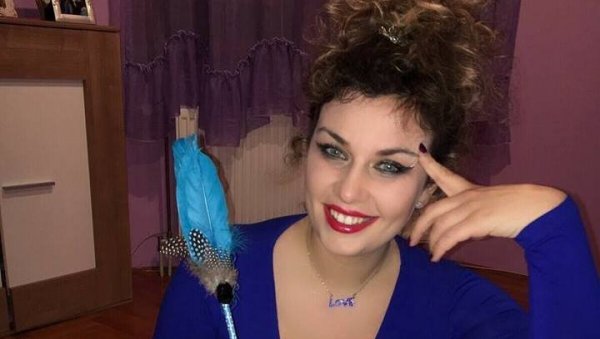 ШАРМАНТНА ЛЕКАРКА ИЗ КИКИНДЕ МУКУ МУЧИ СА УДВАРАЧИМА: Порука коју је Тијана Марчета (34) послала, неће се допасти мушкарцима ШАРМАНТНА ЛЕКАРКА ИЗ КИКИНДЕ МУКУ МУЧИ СА УДВАРАЧИМА: Порука коју је Тијана Марчета (34) послала, неће се допасти мушкарцима