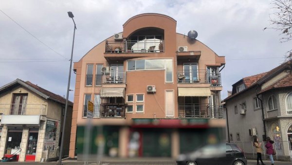 НОВИ ДЕТАЉИ СМРТИ У ЛАЗАРЕВЦУ: Кобан пад са терасе - полиција утврђује околности под којима је страдао мушкарац НОВИ ДЕТАЉИ СМРТИ У ЛАЗАРЕВЦУ: Кобан пад са терасе - полиција утврђује околности под којима је страдао мушкарац