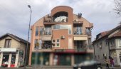 НОВИ ДЕТАЉИ СМРТИ У ЛАЗАРЕВЦУ: Кобан пад са терасе - полиција утврђује околности под којима је страдао мушкарац
