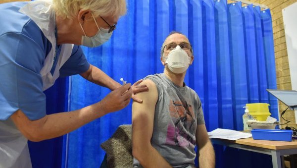 ПРВЕ ДОЗЕ ВАКЦИНЕ СТИЖУ У ФЕБРУАРУ: Министар Филипче објавио када креће имунизација грађана ПРВЕ ДОЗЕ ВАКЦИНЕ СТИЖУ У ФЕБРУАРУ: Министар Филипче објавио када креће имунизација грађана