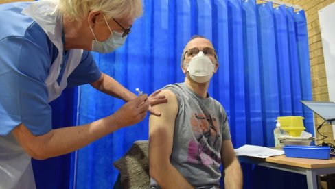 ПРВЕ ДОЗЕ ВАКЦИНЕ СТИЖУ У ФЕБРУАРУ: Министар Филипче објавио када креће имунизација грађана ПРВЕ ДОЗЕ ВАКЦИНЕ СТИЖУ У ФЕБРУАРУ: Министар Филипче објавио када креће имунизација грађана