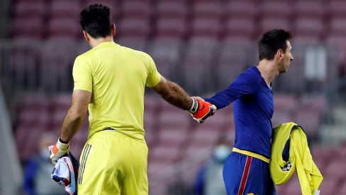 MESI OVO NE ČINI ČESTO: Evo šta je zvezda Barselone uradila na kraju meča sa Juventusom (FOTO) MESI OVO NE ČINI ČESTO: Evo šta je zvezda Barselone uradila na kraju meča sa Juventusom (FOTO)